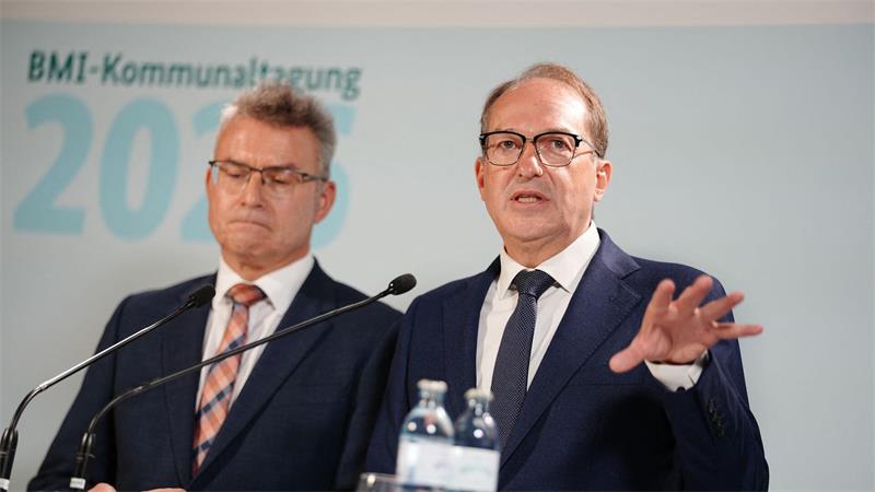 Der Präsident des Landkreistags, Achim Brötel (links), drängt den Bund zum Handeln beim Schutz der Bevölkerung im Kriegs- oder Katastrophenfall.