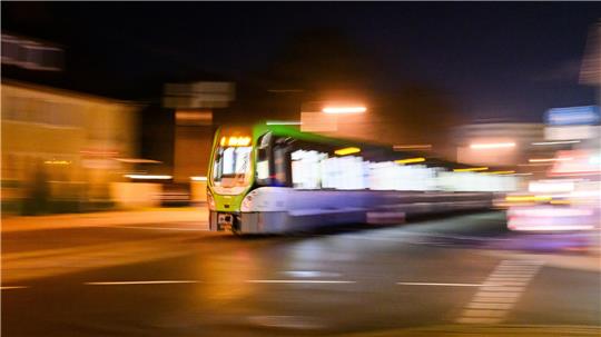 Der Preis fürs Deutschlandticket steigt. (Archivbild)