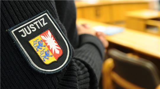 Der Prozess gegen vier ehemalige Bundeswehr-Soldaten geht weiter, nachdem die Staatsanwaltschaft Berufung eingelegt hat. 