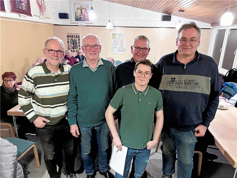 Verein Pur ist Harlingerodes Kummerkasten Der Pur-Vorstand mit (v.l.) Hans-Heinrich Blendermann, Joachim Niemeyer, Ulrich Quehl (hinten, neu gewählt), Till Diegeler und Jörg Zellmer. Foto: Schlegel