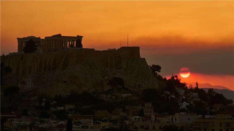 Der Rauch zieht bis über die Hauptstadt Athen.