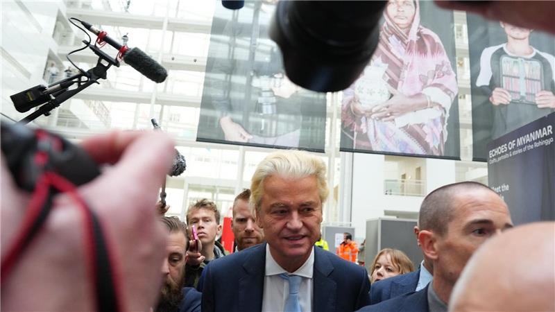 Bilder des Tages Der Rechtspopulist Geert Wilders nach der Stimmabgabe in einem Wahllokal während der Parlamentswahlen in den Niederlanden.