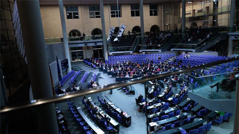 Emotionale Bundestagsdebatte über Abtreibungen Der Reform-Antrag einer überfraktionellen Gruppe von 328 Abgeordneten wird nun im Rechtsausschuss weiter beraten.