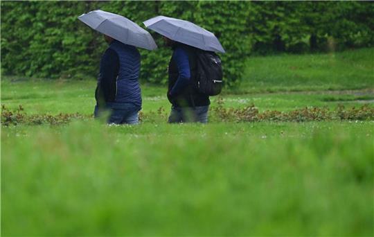 Der Regenschirm war diesen Monat ein ständiger Begleiter.