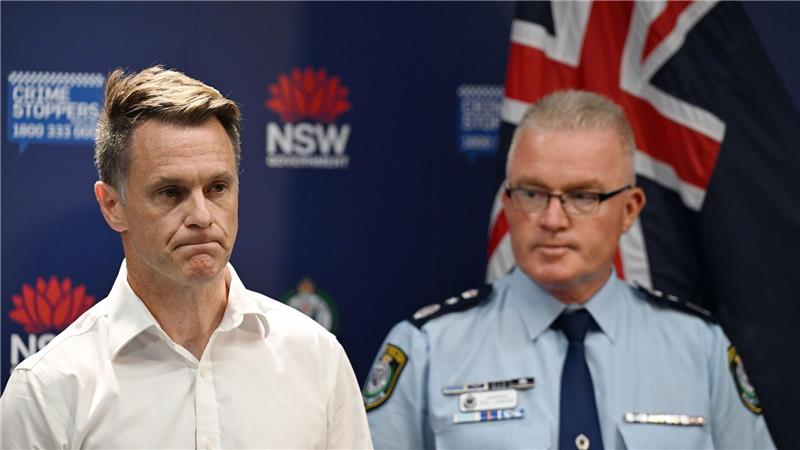 Traum-Strand wird zum Tatort: Terror gegen Juden in Sydney Der Regierungschef der Region New South Wales, Chris Minns (links), sprach von gezielter Gewalt gegen Juden.