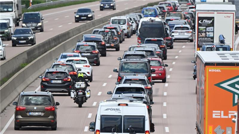 Der Reiseverkehr hat in Niedersachsen und Bremen für Staus gesorgt. (Symbolbild)