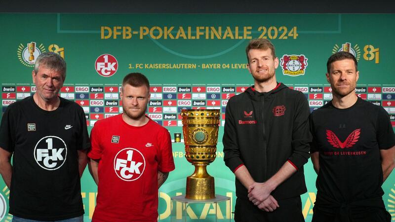 Der Respekt zwischen Kaiserslauterns Trainer Friedhelm Funkel (l) und Leverkusen-Coach Xabi Alonso (r) sehr groß.