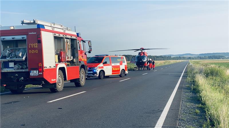 Unfall auf der B6: Drei Schwerverletzte bei Frontalkollision Der Rettungshubschrauber "Christoph Niedersachsen" kam aus Hannover zum Unfallort. Foto: Eikhorst