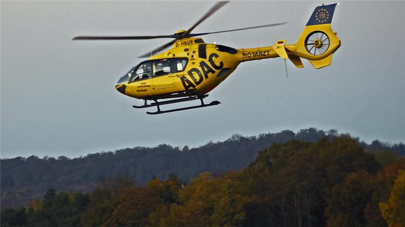 Verkehrsunfall auf der L515 bei Bredelem: Motorradfahrer stirbt Der Rettungshubschrauber bringt den Notarzt zur Unfallstelle zwischen Bredelem und Kunigunde.