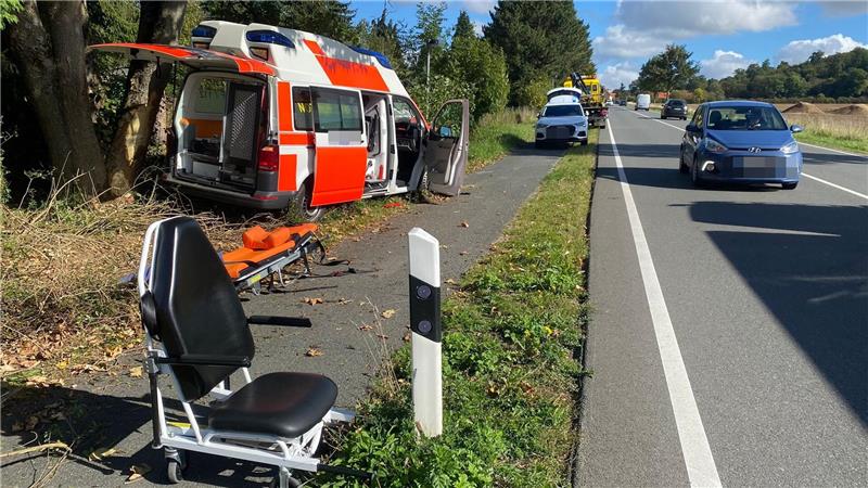 Der Rettungswagen musste abgeschleppt werden.