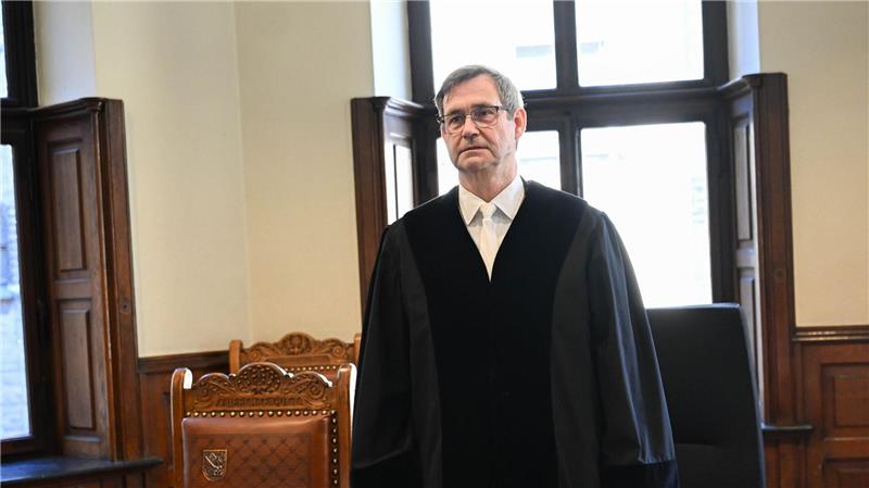 Der Richter wird seine Entscheidung Mitte Mai verkünden.