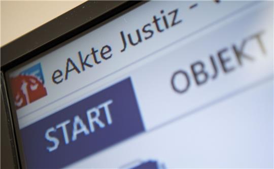 Der Richterbund fordert die Bundesregierung auf, mehr Geld für die Digitalisierung aufzubringen.