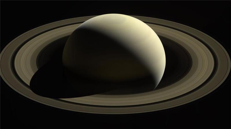 Astronomische Jahresvorschau - Sonne, Mond und Sterne 2025 Der Ring des Saturn ist relativ zu seinem Durchmesser das dünnste Gebilde im Sonnensystem. (Archivbild)