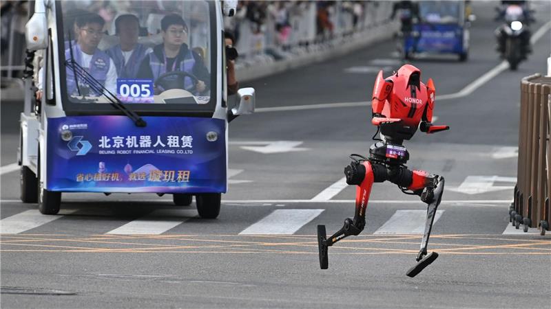 Der Roboter des Smartphone-Herstellers Honor war auch im Trainingslauf der Schnellste. 