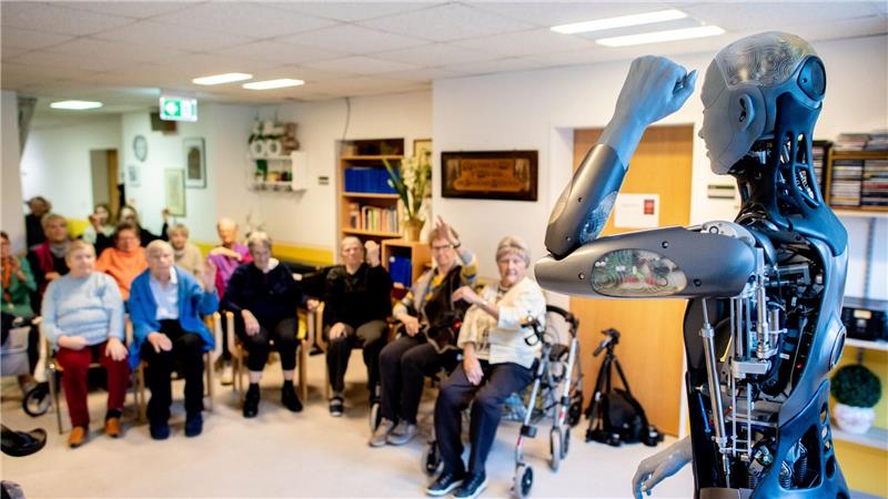 Der Roboter kommt etwa bei Gymnastikübungen in Pflegeeinrichtungen zum Einsatz. 