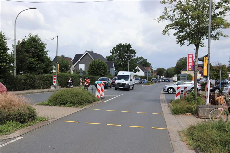 Langelsheimer Straßenbaustelle ist beendet Der Rückstau an der Baustellenampel auf der Langen Straße ist Vergangenheit. Seit Dienstag herrscht wieder freie Fahrt, bis Ende der Woche soll die Baustelle komplett abgeräumt sein. Archivfoto: Neddermeier