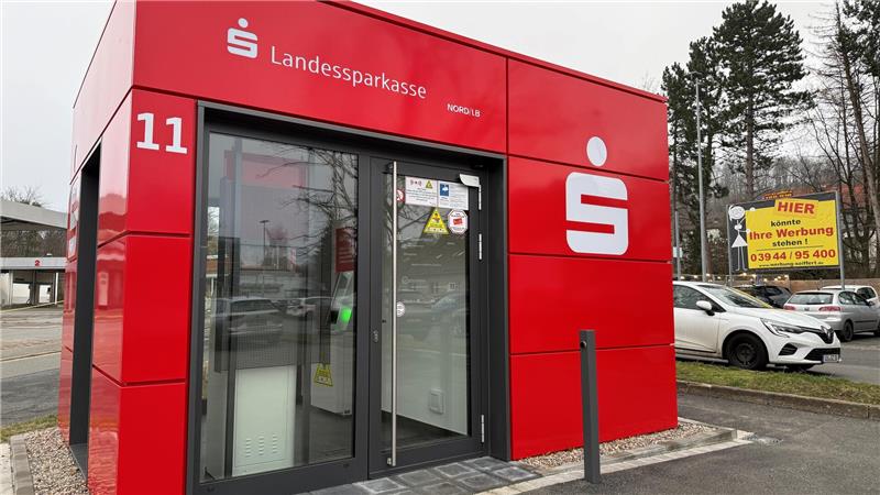 Der SB-Pavillon der Braunschweigischen Landessparkasse ist nun in Betrieb.