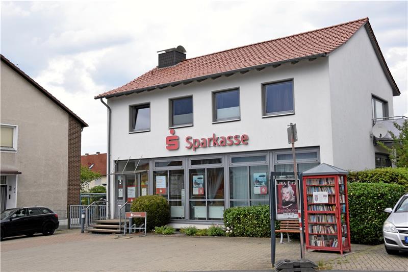 Der SB-Standort der Sparkasse Hildesheim-Goslar-Peine in Jerstedt: Da sich der Geldautomat in einer Wohnlage befindet, hat ihn die Sparkasse vorerst vom Netz genommen. Die Sicherheitstechnik soll an solchen Standorten verstärkt werden.  Foto: Kleine