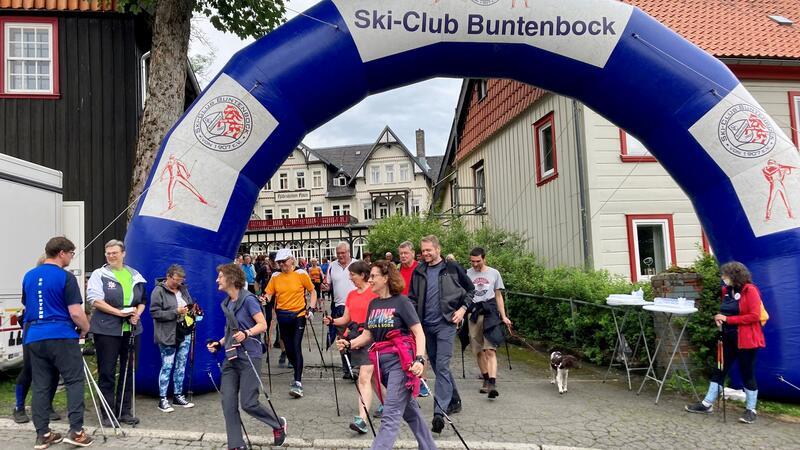 Nordic-Walking-Cup geht in Buntenbock in die dritte Runde Der SC Buntenbock lädt wieder zum Start des Nordic-Walking-Cups an seinem Vereinsheim ein.