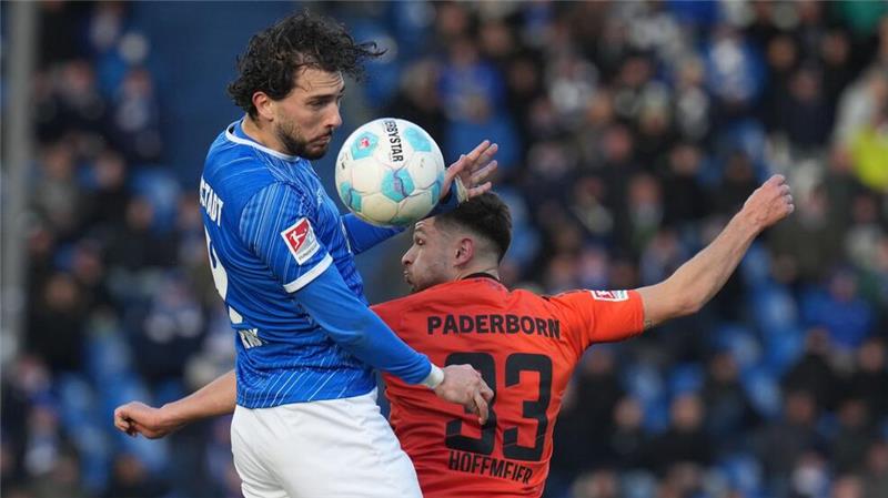 Riemanns Debüt bei Paderborn geglückt: 1:0 in Darmstadt Der SC Paderborn um Marcel Hoffmeier (r) besiegte den SV Darmstadt 98 um Fraser Hornby verdient.