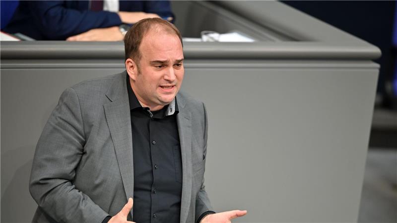Anzahl der Post-Beschwerden steigt auf Höchstwert Der SPD-Bundestagsabgeordnete Sebastian Roloff warnt vor möglichen Folgen des Personalabbaus bei der Post.