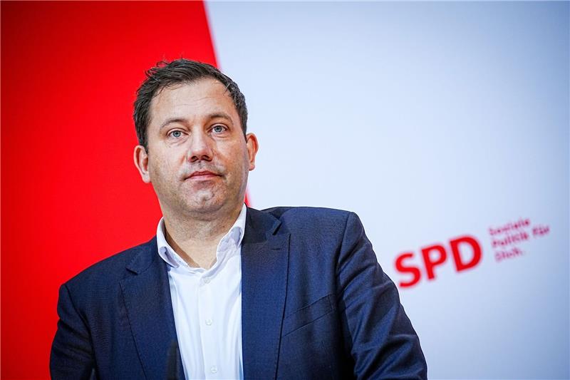 Klingbeil für Verteidigungs-Bündnis mit Industrie Der SPD-Bundesvorsitzende Lars Klingbeil bei einem Pressetermin in Berlin.