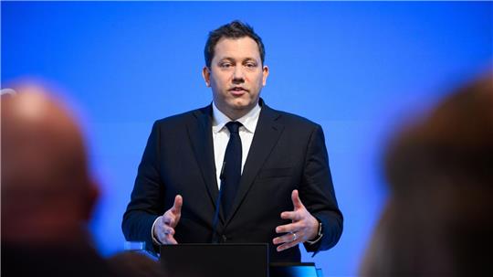 Der SPD-Chef präsentiert seinen Reformplan. 