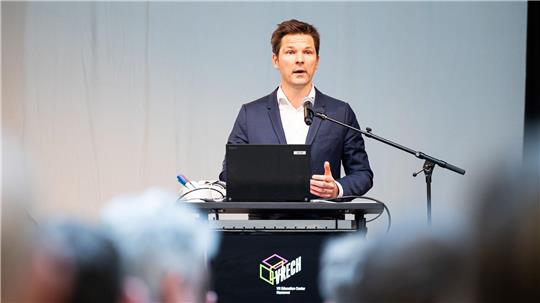 Der SPD-Politiker Steffen Krach ist als Spitzenkandidat für die Wahl zum Berliner Abgeordnetenhaus 2026 im Gespräch. (Archivbild)