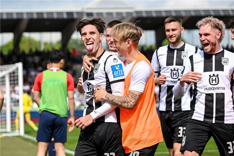 SSV Ulm macht vorzeitig Zweitliga-Aufstieg perfekt Der SSV Ulm hat den Aufstieg in die 2. Liga perfekt gemacht.