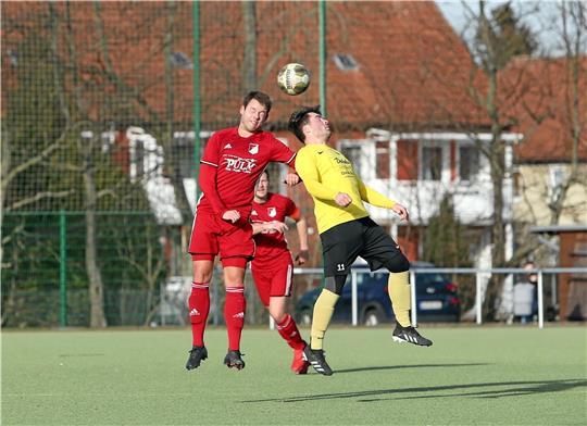 Der SV Rammelsberg und Niklas Leowsky (re.) starten mit einem Sieg in die Vorbereitung auf den zweiten Saisonabschnitt.  Foto: Neuendorf