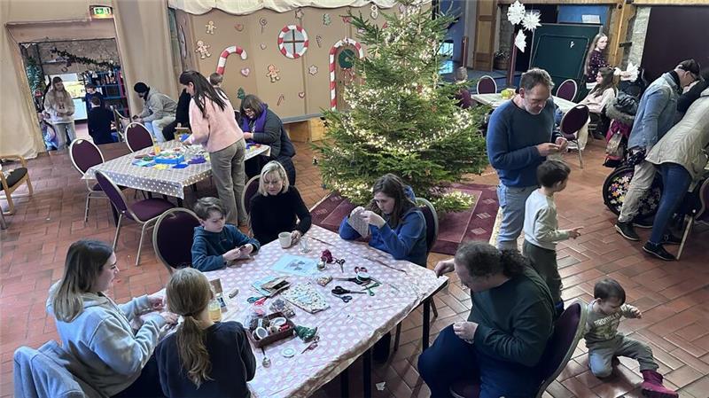 So feiert der Bad Harzburger Jugendtreff mit den Kindern Advent Der Saal des Jugendtreffs wird zur Weihnachtsmannwerkstatt.