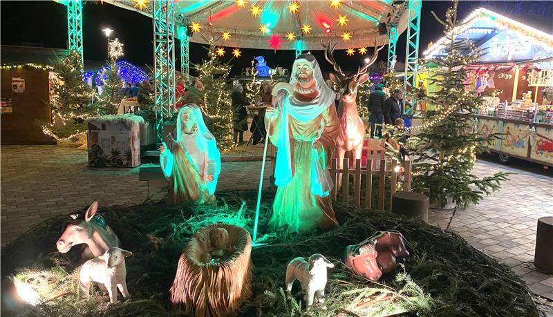 Der Sagenhafte Wintermarkt auf der Neuen Mitte in Braunlage ist ein Treffpunkt für Einheimische und Gäste. 