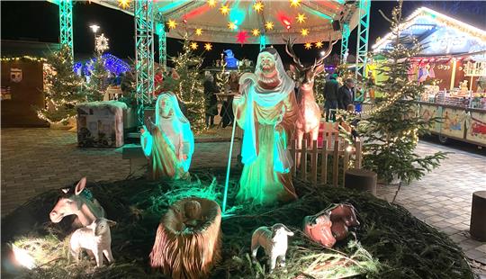 Der Sagenhafte Wintermarkt auf der Neuen Mitte in Braunlage ist ein Treffpunkt für Einheimische und Gäste. 
