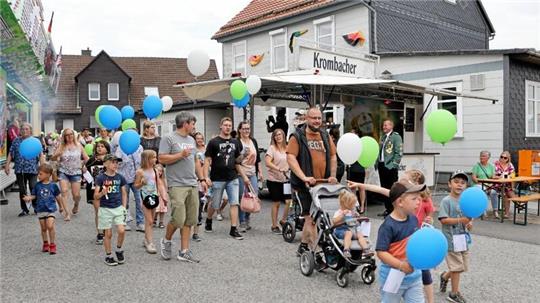 Der Samstag beginnt mit dem Fest- und Kinderumzug.