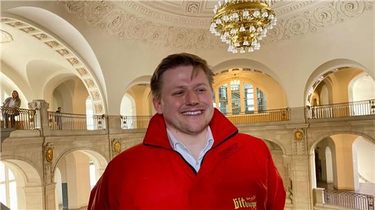 Der Satiriker Sebastian Hotz alias El Hotzo im Kammergericht.