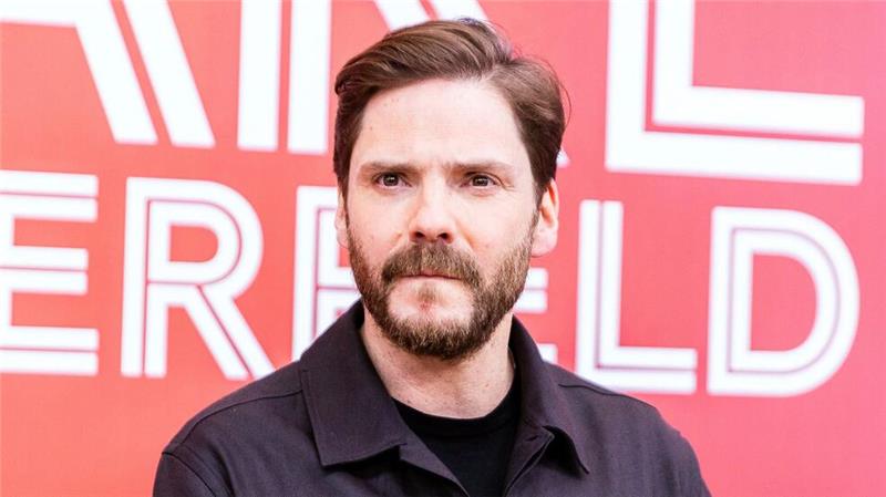 Promis für Merz, Scholz, Habeck: Bringt das was? Der Schauspieler Daniel Brühl ist Unterzeichner eines offenen Briefs, der die gemeinsamen Abstimmungen der CDU mit der AfD im Bundestag als Tabubruch anprangert. (Archivbild)