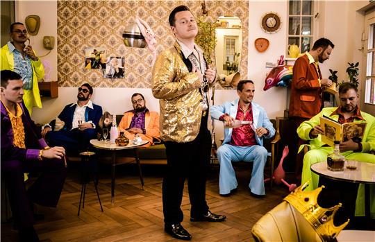 Der Schlagerprinz und seine Band bringen bei der Open Air Summernight im Badepark Schlager, Spaß und Party auf die Bühne.