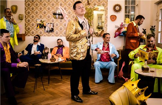 Der Schlagerprinz und seine Band bringen bei der Open-Air-Summernight im Badepark Schlager, Spaß und Party auf die Bühne.