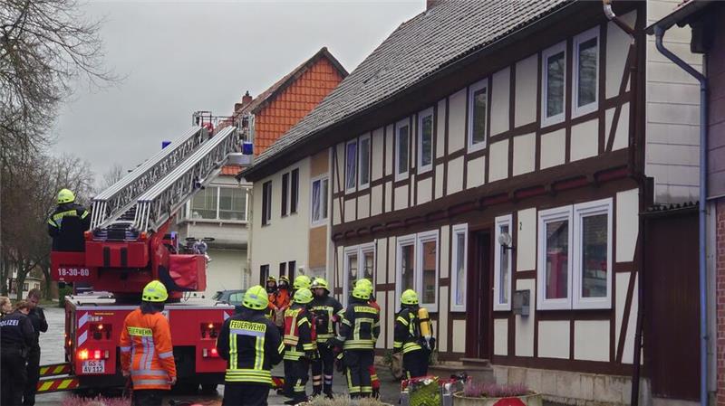 Der Schornstein muss von oben gereinigt werden.