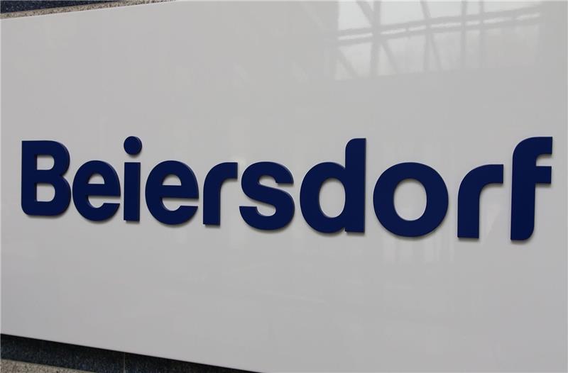 Beiersdorf steigert Gewinn und kündigt Preiserhöhungen an Der Schriftzug "Beiersdorf".