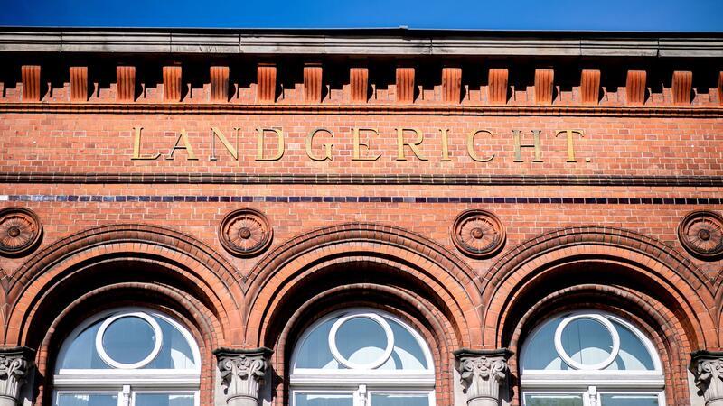 Wo sind Garweg und Staub? Hinweise zu Ex-RAF-Terrorist Der Schriftzug „Landgericht“ ist am historischen Gebäude des Landgerichts Verden im Stadtzentrum zu sehen.