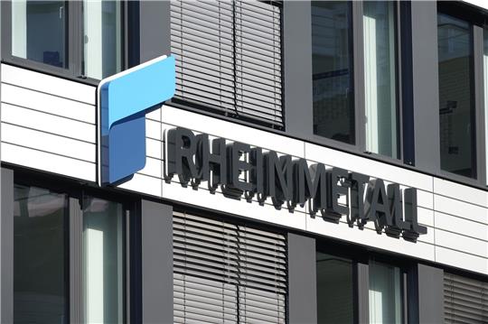 Der Schriftzug Rheinmetall ist auf dem Firmengebäude in Düsseldorf angebracht.