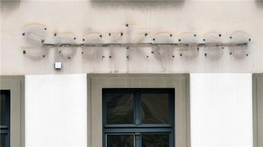 Der Schriftzug „Sparkasse“ an einer früheren Filiale des Geldinstituts an einer Hausfassade.