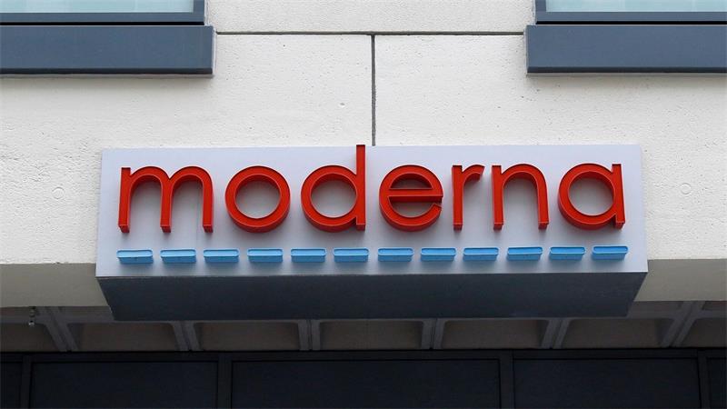 Der Schriftzug „moderna“ am Eingang eines Gebäudes des US-Unternehmens. (Archivbild)