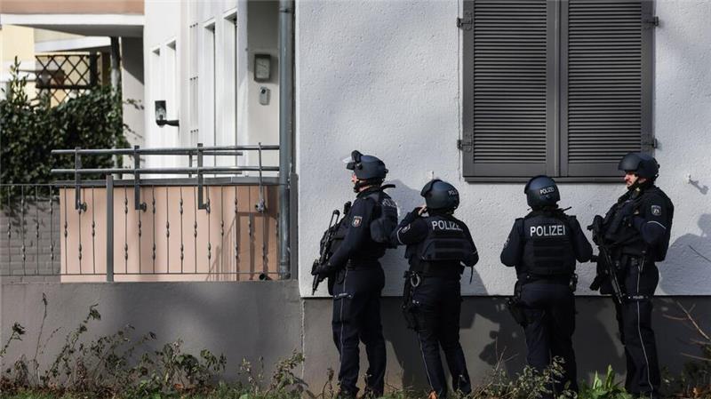 Mann in Köln durch Schuss verletzt - Täter flüchtig Der Schütze ist weiter flüchtig.