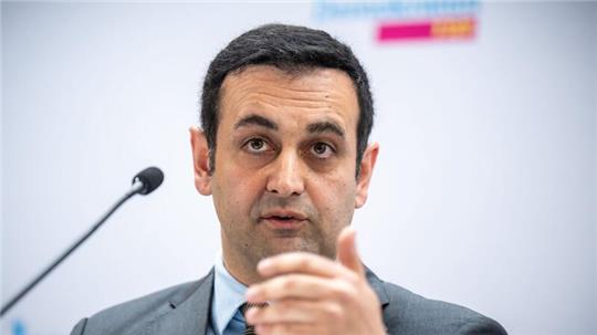 „Der Schuldenpopulismus der SPD vor allem ist an der Stelle auch gefährlich für die Zukunft und Entwicklung unseres Landes“: Bijan Djir-Sarai, FDP Generalsekretär.