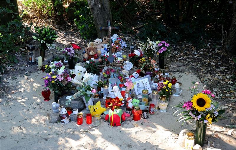 Tod von Kind: Nach Festnahme folgt die Suche nach dem Warum Der Sechsjährige ist an dieser Stelle in Pragsdorf mit schwersten Stichverletzungen gefunden worden.