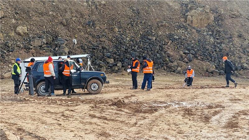 Der Schowdown für den elften Teil des "Harten Brockens" spielt in einem aktiven Steinbruch nahe Barbis.