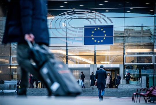 Der Sitz des Europäischen Parlaments in Brüssel: Ermittler durchsuchten Räume - Daten von Computern von zehn parlamentarischen Mitarbeitern wurden beschlagnahmt.