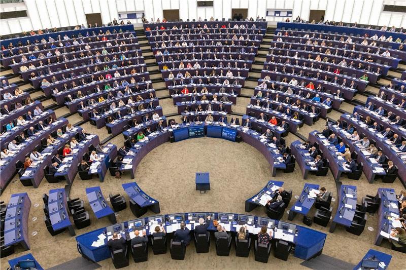 EU-Parlament fordert Panzerlieferungen an Ukraine Der Sitzungssaal des EU-Parlaments in Straßburg (Archivbild).